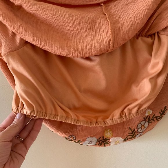 FOREVER 21 Embroidered Blush Crop Top Small - Picture 6 of 7